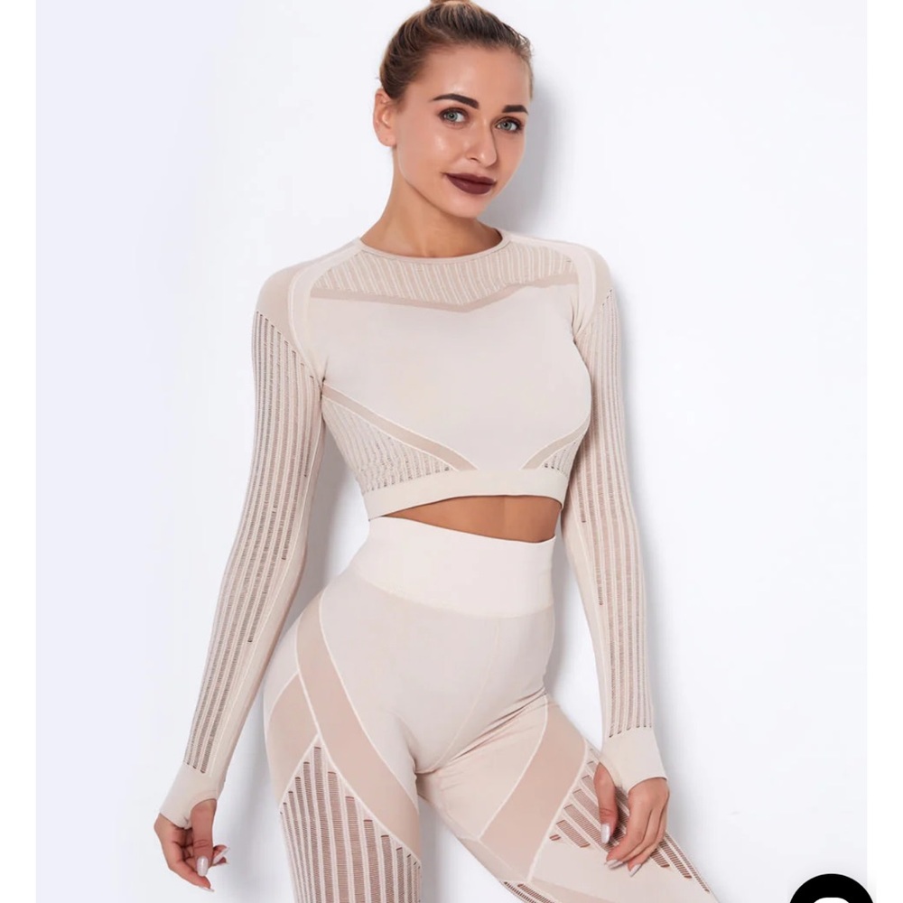 Amelia activewear longsleeve Lorica top - NWT